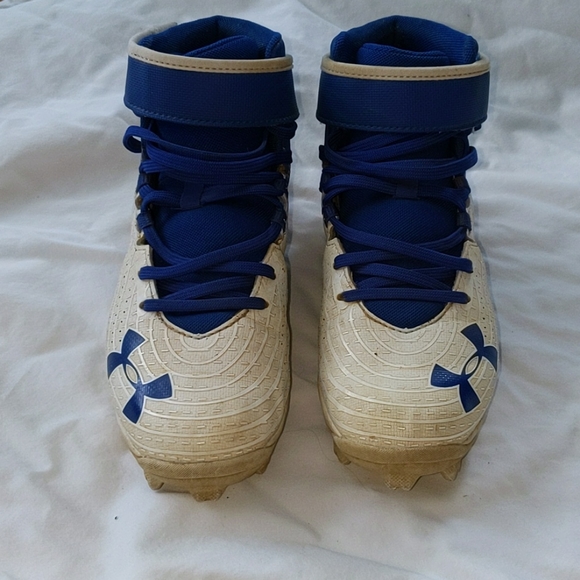 Boys under armour cleats - Picture 1 of 2